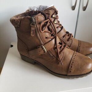 NWT 7.5 wide SO brand ankle boots
